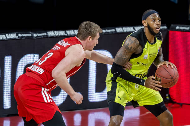 健身房的现 健身房的现